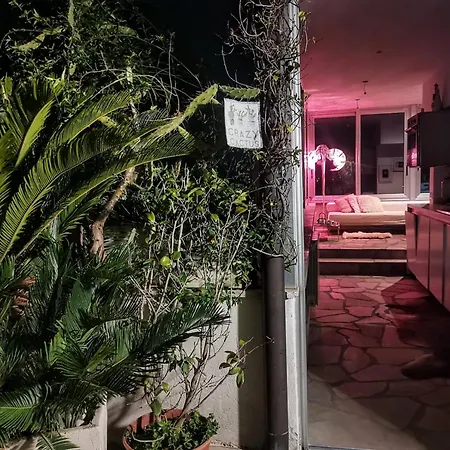 Housegardenfleming Apartment